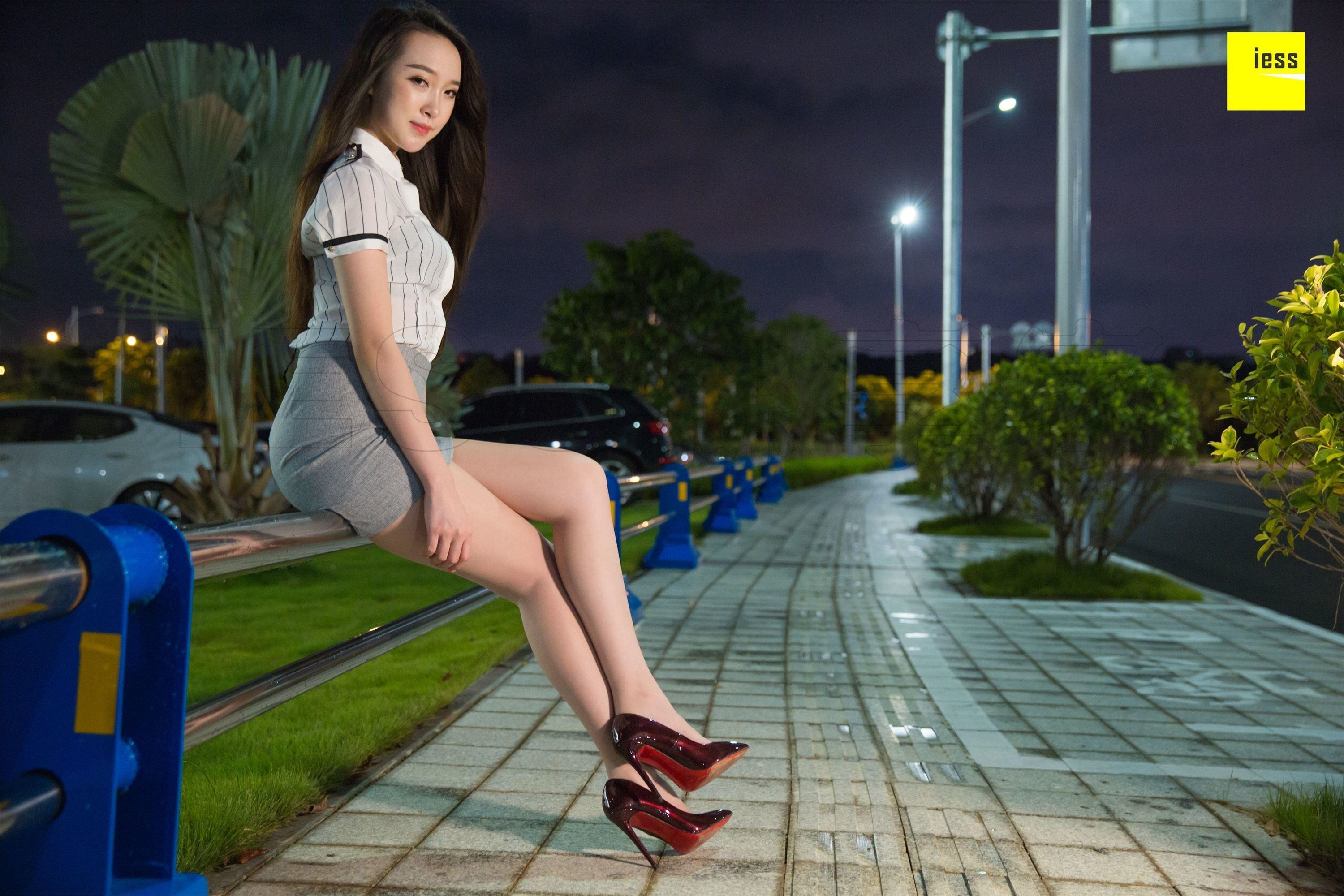 IESS异思趣向  2018.08.01《魔鬼周三》特刊30期：路灯下的制服 云云